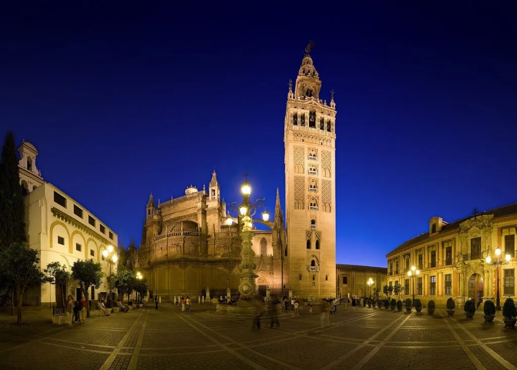 La Giralda de Sevilla, antiguo alminar almohade