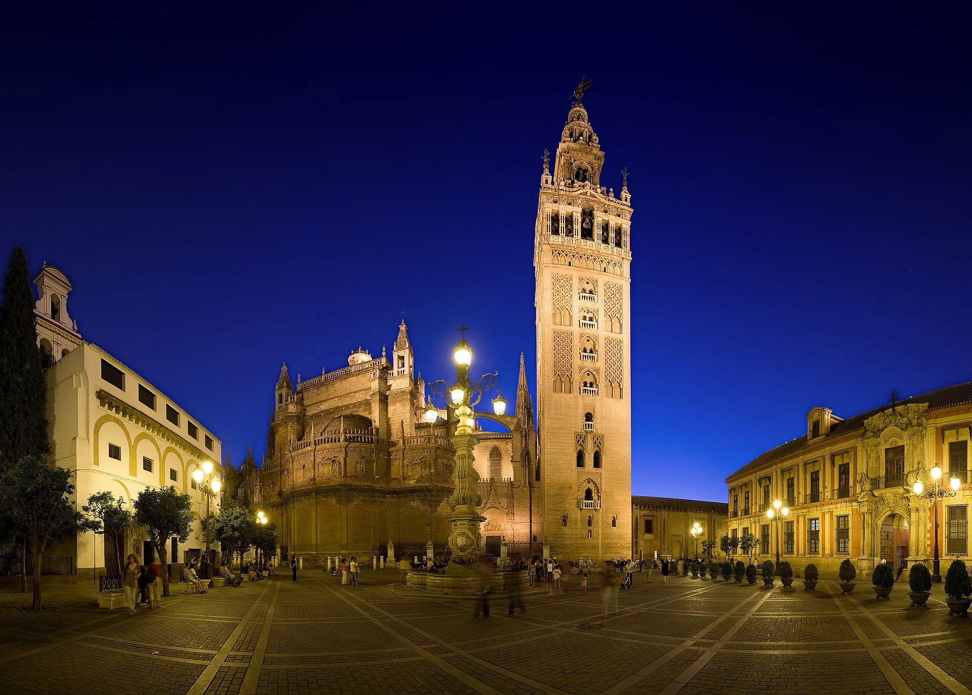 La Giralda de Sevilla, antiguo alminar almohade